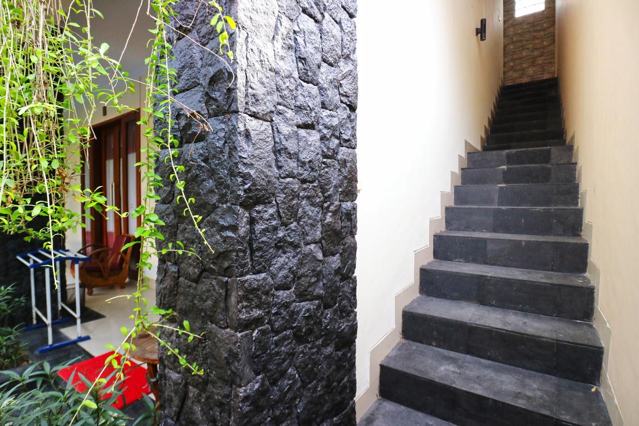 D'Astri Guesthouse Sanur Redpartner Denpasa Buitenkant foto
